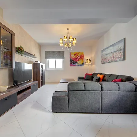 Stunning 2br With Spacious Living In Ta'xbiex By 360 Estates *