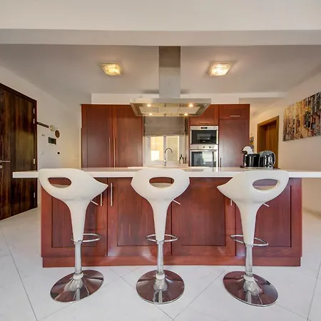 Stunning 2br With Spacious Living In Ta'xbiex By 360 Estates * Ta Xbiex