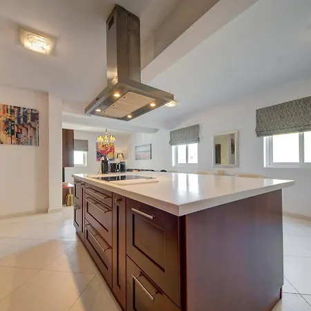 Stunning 2br With Spacious Living In Ta'xbiex By 360 Estates شقة *