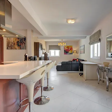 Stunning 2br With Spacious Living In Ta'xbiex By 360 Estates شقة